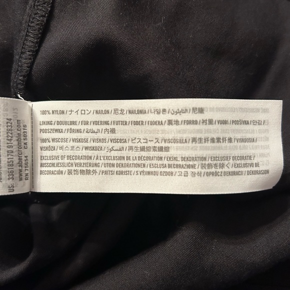 Hollister Black Lace Off-The-Shoulder Top NWT - Picture 9 of 9